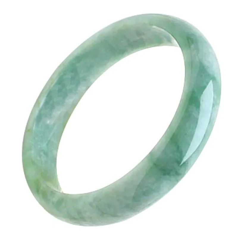 Choosing the Right Jade Bangle Bracelet for Your Wardrobe