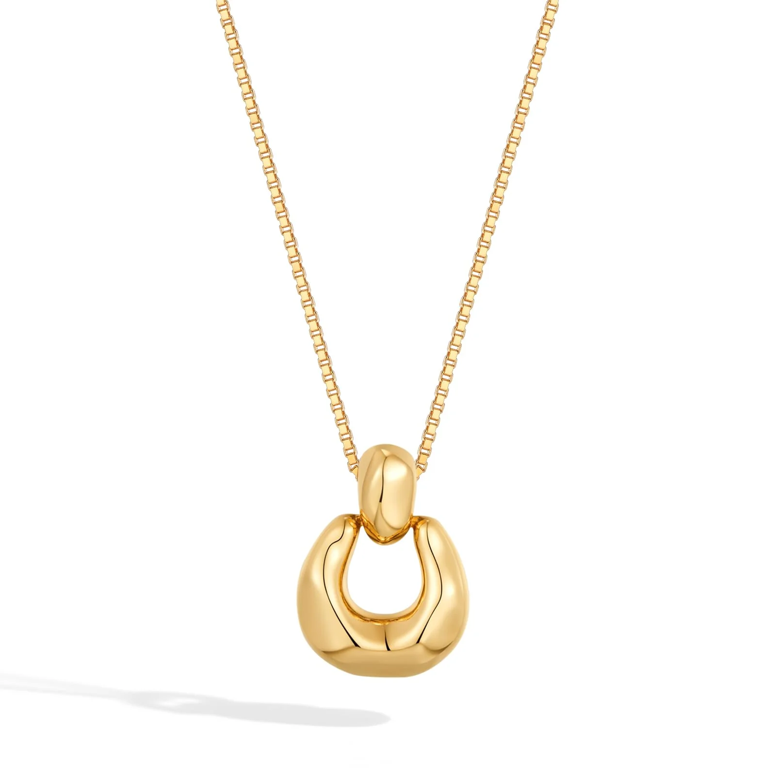Choosing the Right Gold Pendant Necklace for Your Style and Occasion